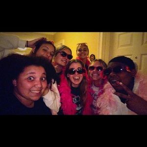 Meet your Posher, Naima